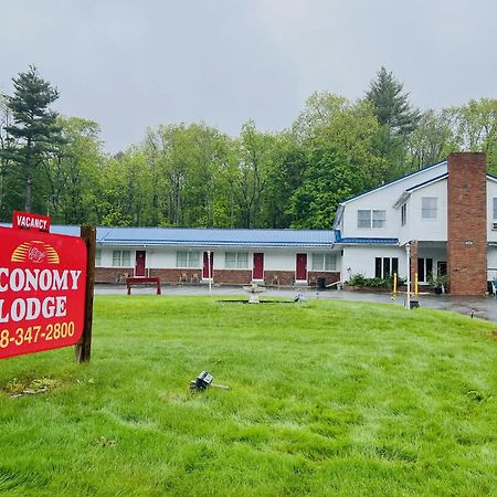 Economy Lodge 682 Main St Стърбридж Екстериор снимка