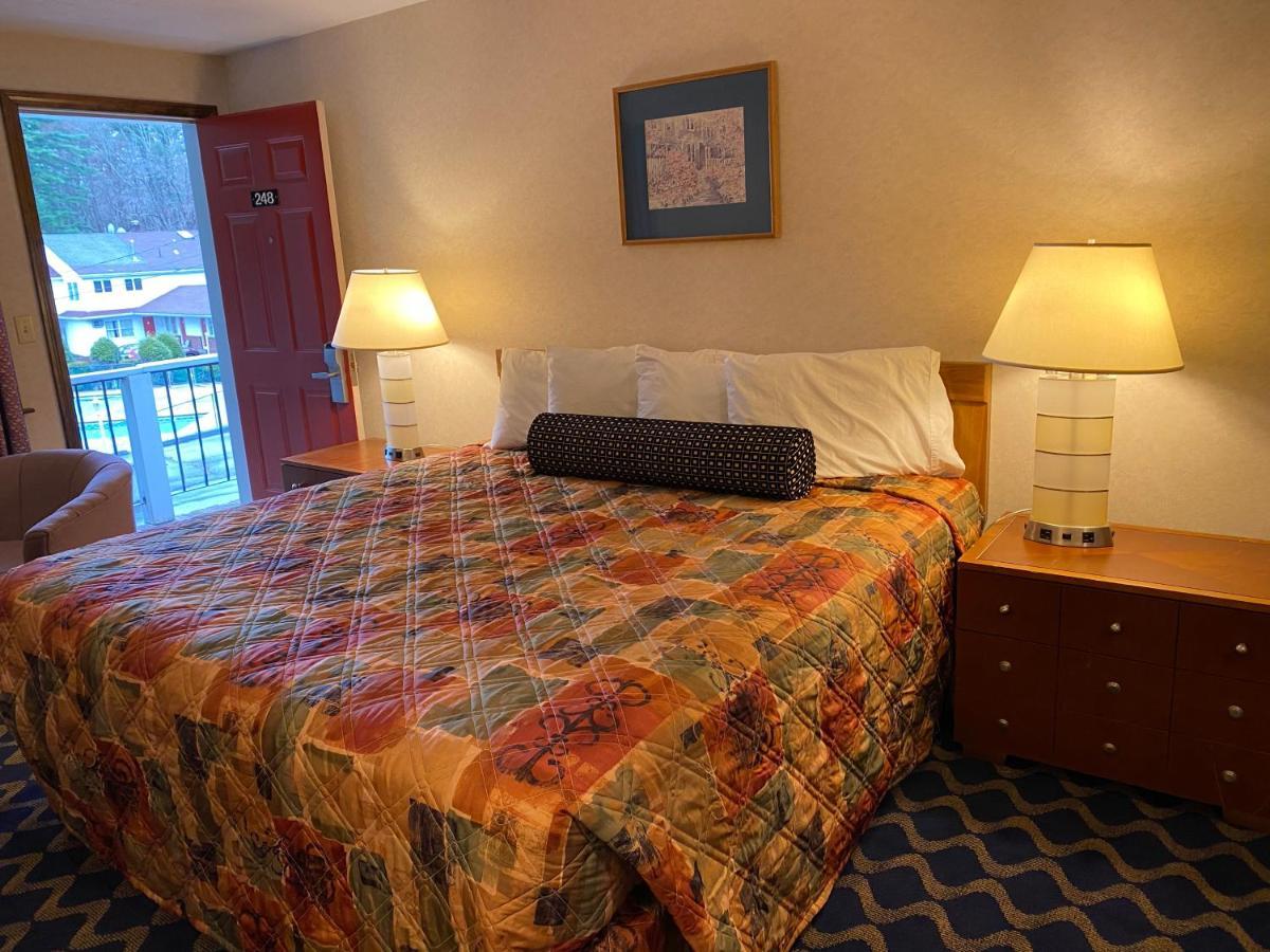 Economy Lodge 682 Main St Стърбридж Екстериор снимка