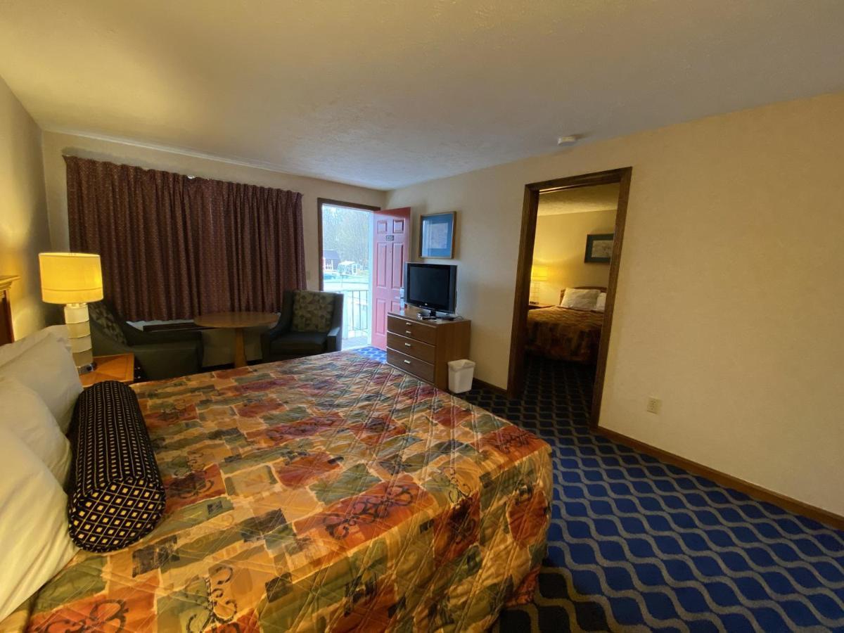 Economy Lodge 682 Main St Стърбридж Екстериор снимка