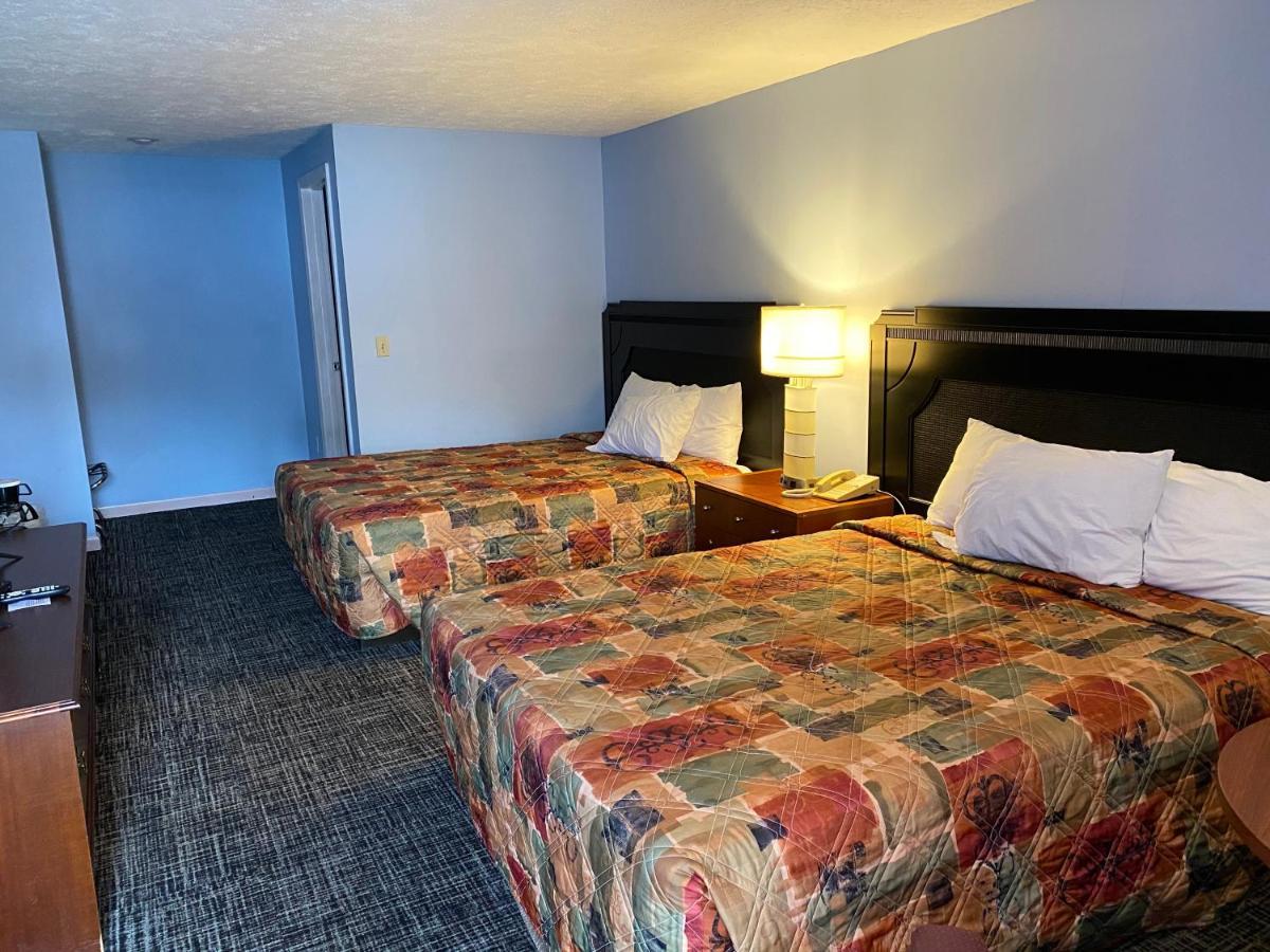 Economy Lodge 682 Main St Стърбридж Екстериор снимка