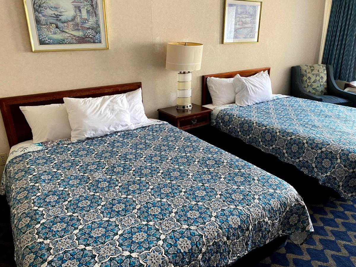 Economy Lodge 682 Main St Стърбридж Екстериор снимка