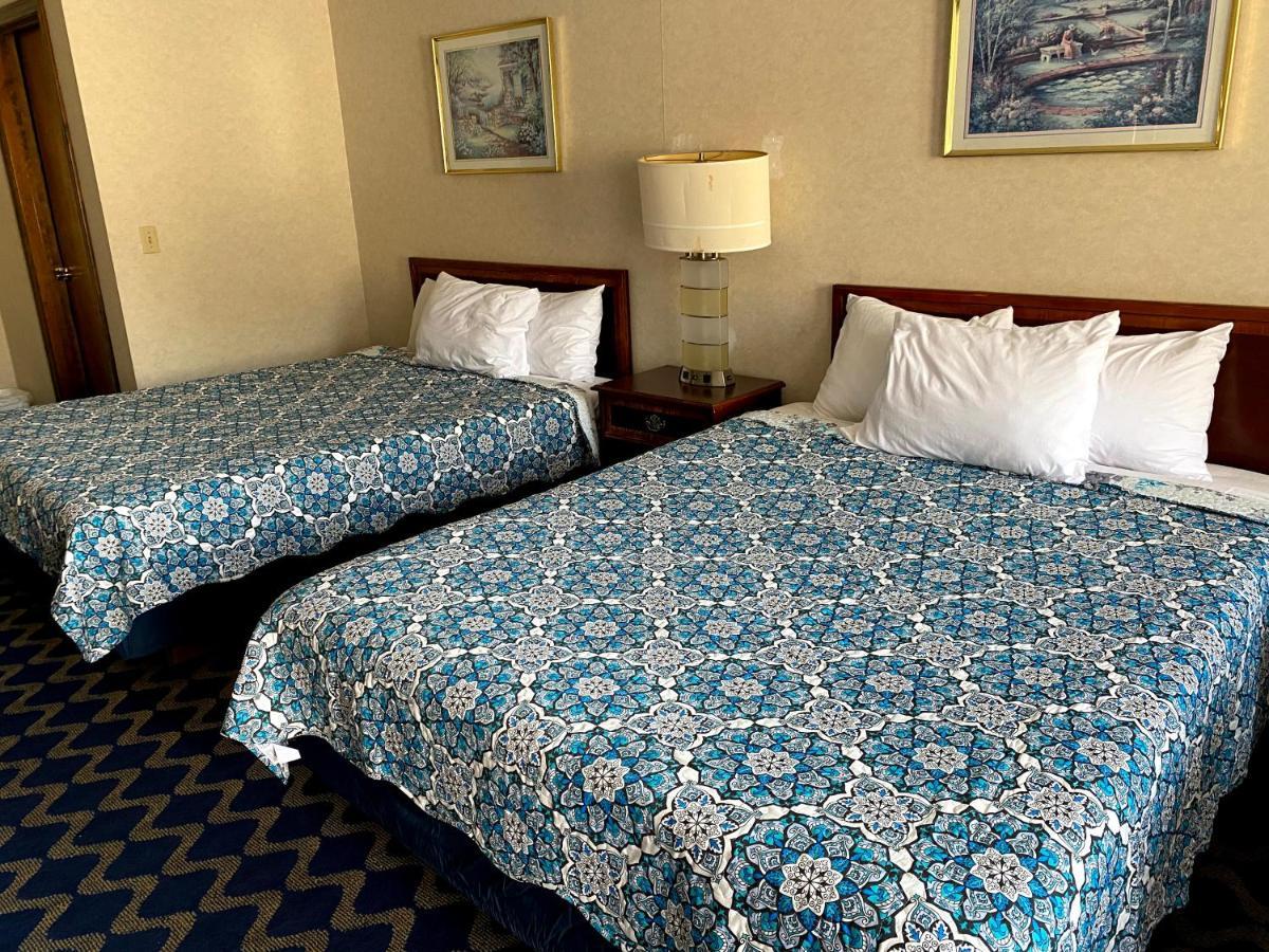 Economy Lodge 682 Main St Стърбридж Екстериор снимка