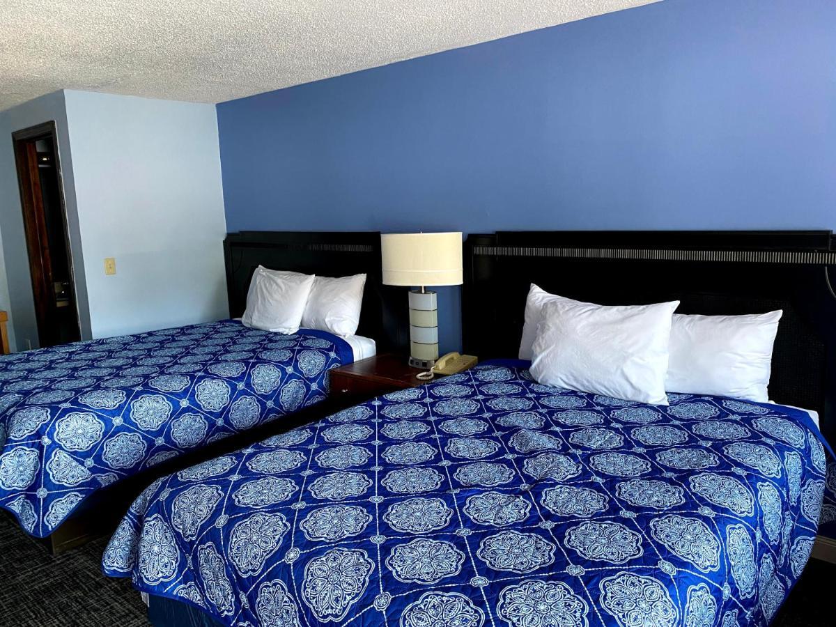 Economy Lodge 682 Main St Стърбридж Екстериор снимка
