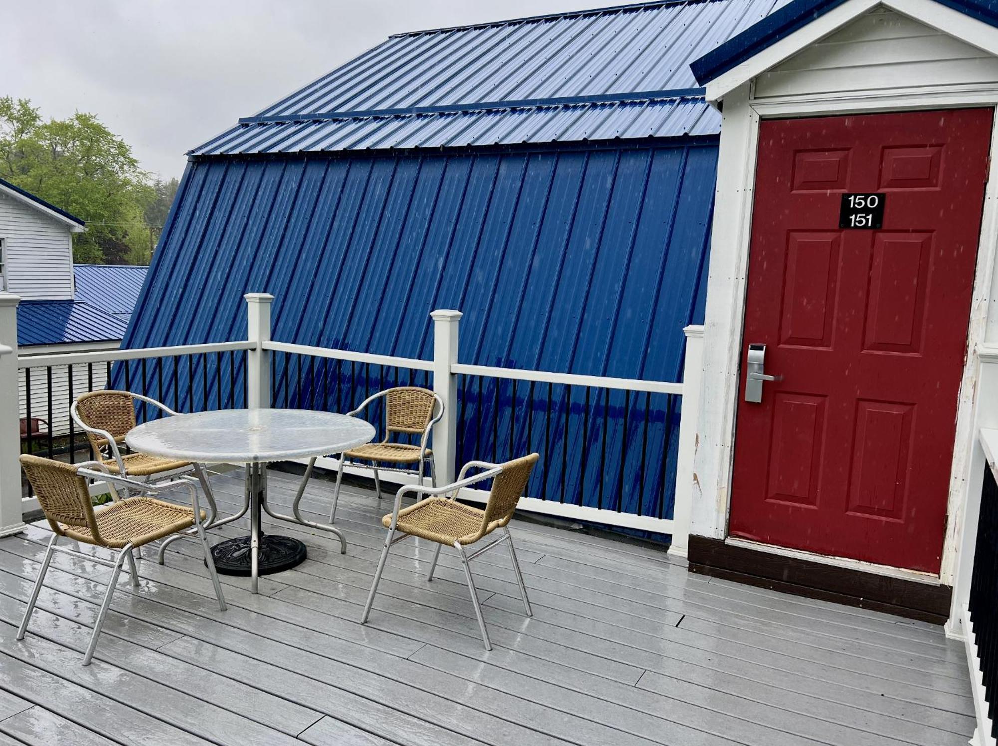 Economy Lodge 682 Main St Стърбридж Екстериор снимка